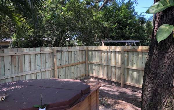 In what scenarios is temporary fencing most commonly used?